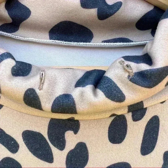 Womens Animal Print Pullover Top Size Small - Picture 6 of 6